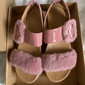 UGG LE FLUFF PINK FLUFFY SLING BACK SANDALS SIZE 6 NEW IN BOX